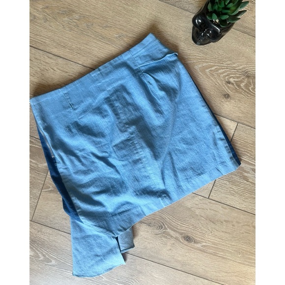 💐HP💐 •Rehab• Asymmetrical Two-Toned Chambray mini skirt - Picture 2 of 6